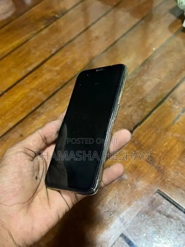 Apple iPhone XS (Used)