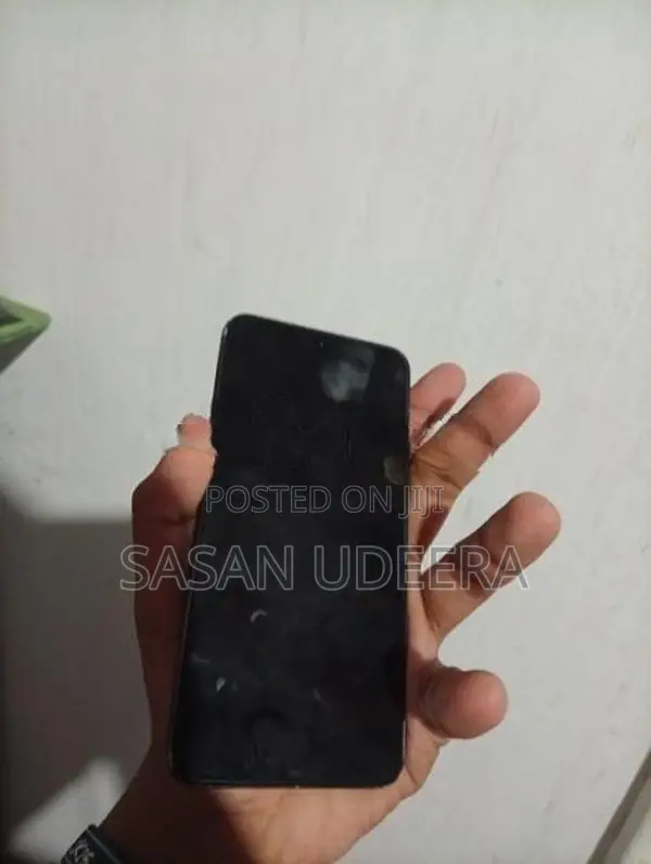 Samsung Galaxy S22 (Used)