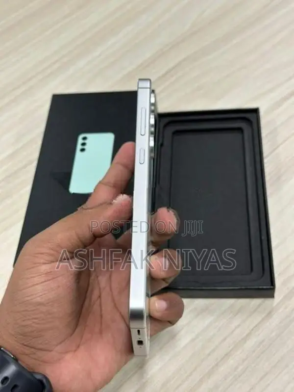 Samsung Galaxy S24 FE (Used)
