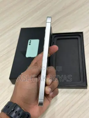Samsung Galaxy S24 FE (Used)