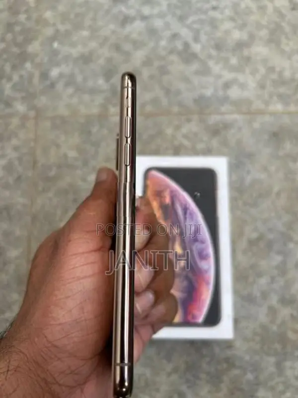Apple iPhone XS (Used)