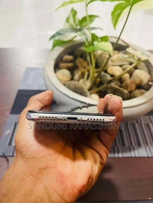Apple iPhone X (Used)