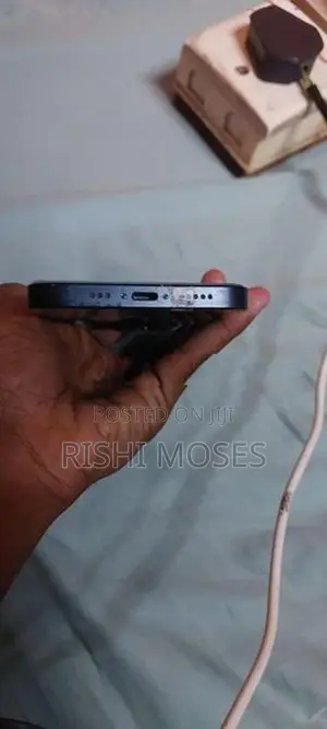 Apple iPhone 13 Black (Used)