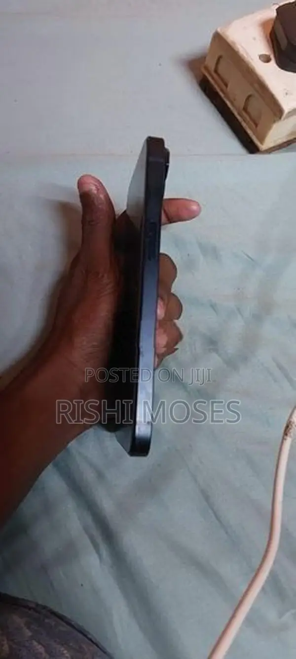 Apple iPhone 13 Black (Used)