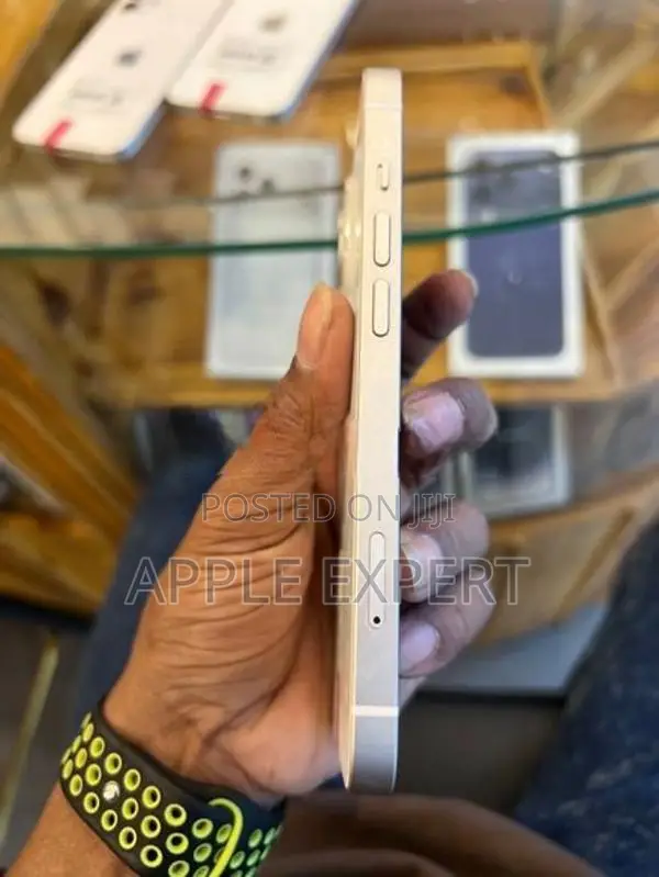 Apple iPhone 14 (Used)