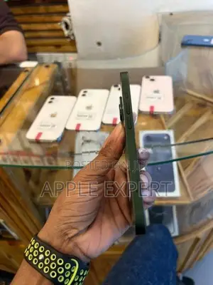 Apple iPhone 13 (Used)
