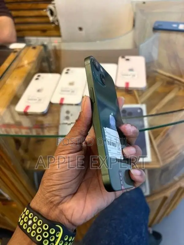 Apple iPhone 13 (Used)