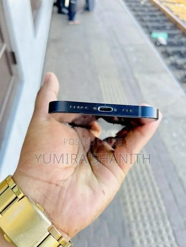 Apple iPhone 12 (Used)