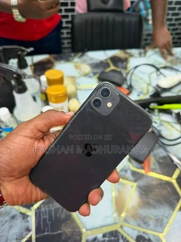 Apple iPhone 11 (Used)