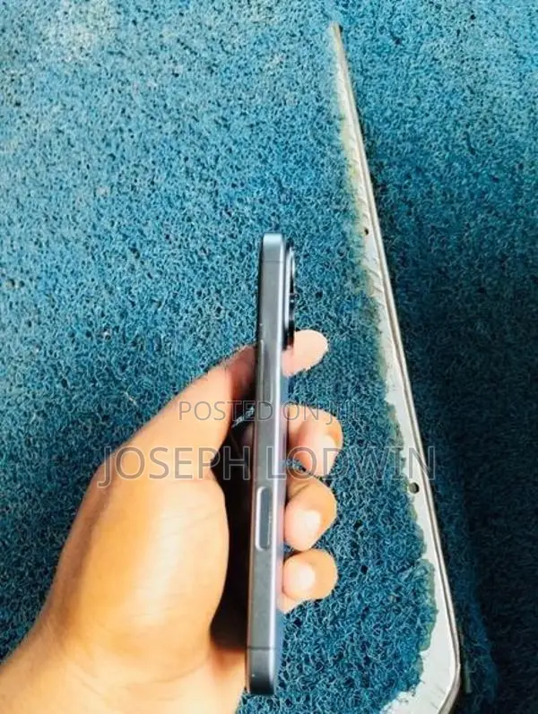 Apple iPhone 17 (Used)