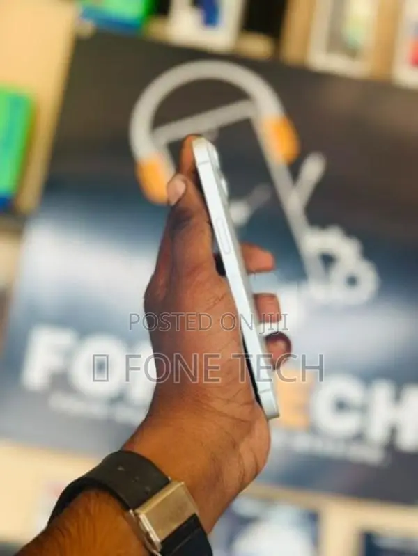 Apple iPhone 15 128GB (Used)
