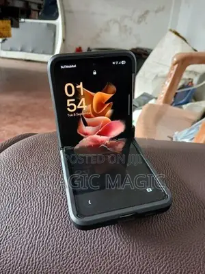 Samsung Galaxy Z Flip (Used)