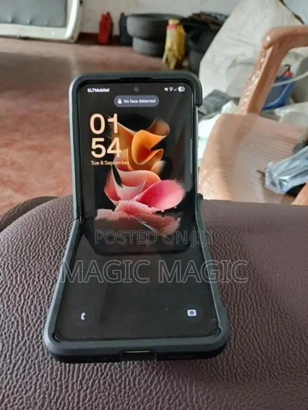 Samsung Galaxy Z Flip (Used)