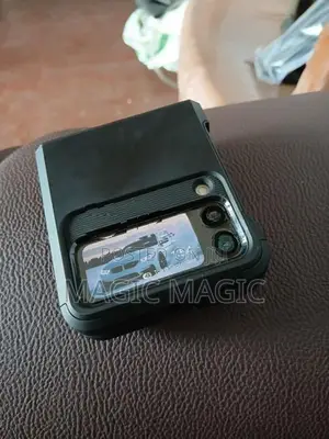 Samsung Galaxy Z Flip (Used)