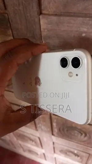 Apple iPhone 11 (Used)