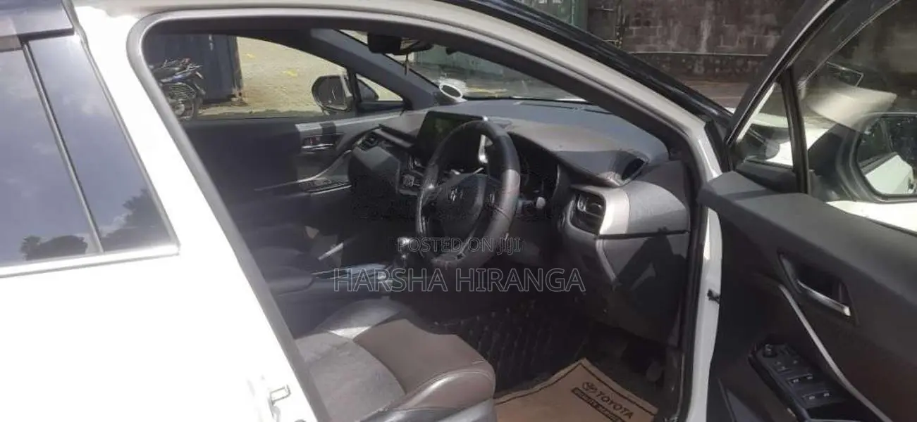 Toyota CHR 2018 SUV (Used)