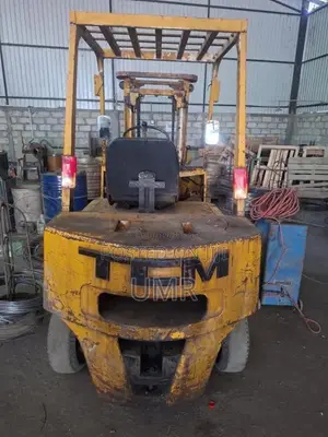 Isuzu TCM Fork Lift 2.5 2010 Heavy-Duty (Used)