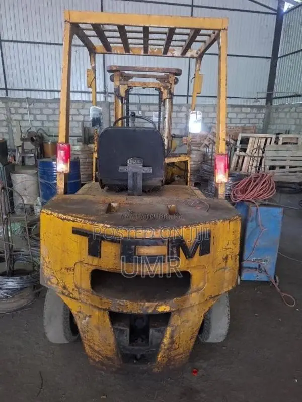 Isuzu TCM Fork Lift 2.5 2010 Heavy-Duty (Used)