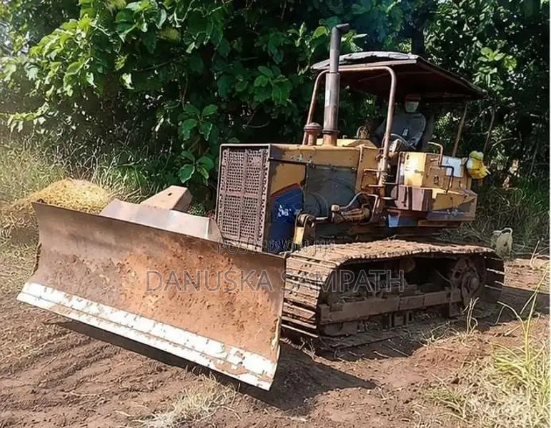 Komatsu D3 Dozer 2000 Heavy-Duty (Used)