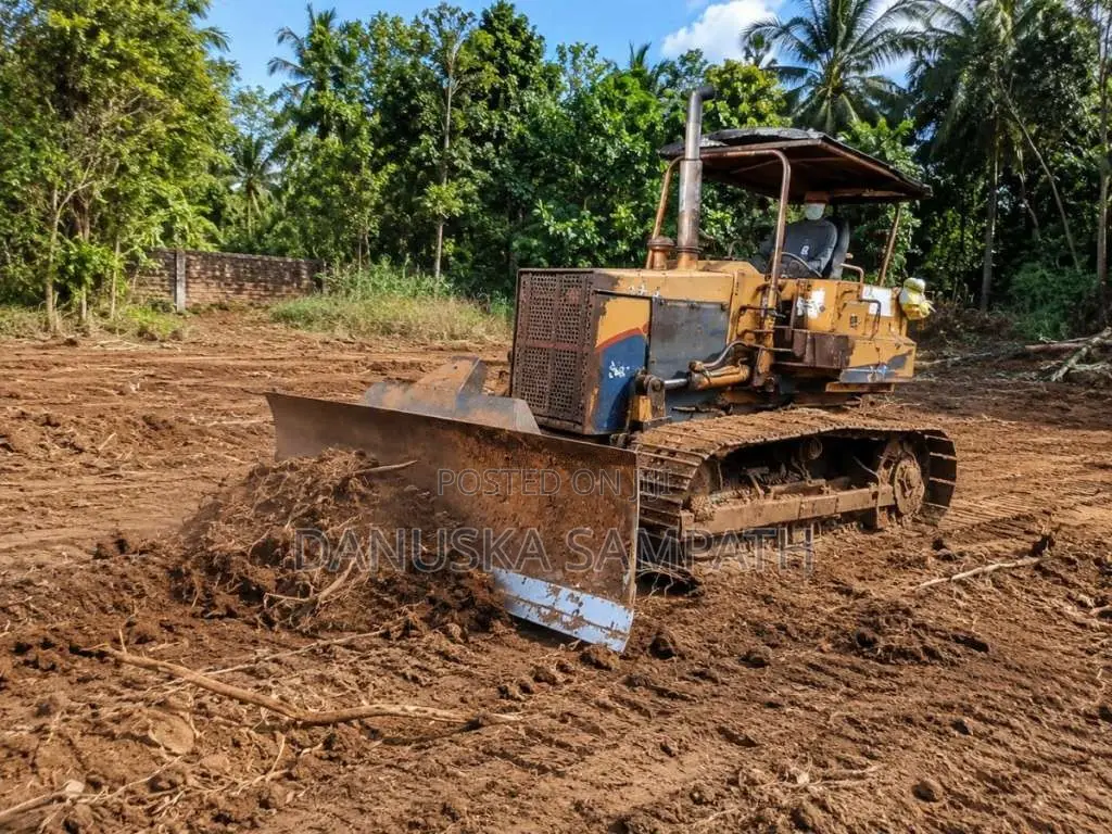 Komatsu D3 Dozer 2000 Heavy-Duty (Used)