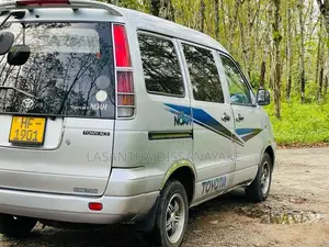 Toyota Noah 2003 Van (Used)