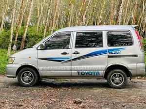 Toyota Noah 2003 Van (Used)