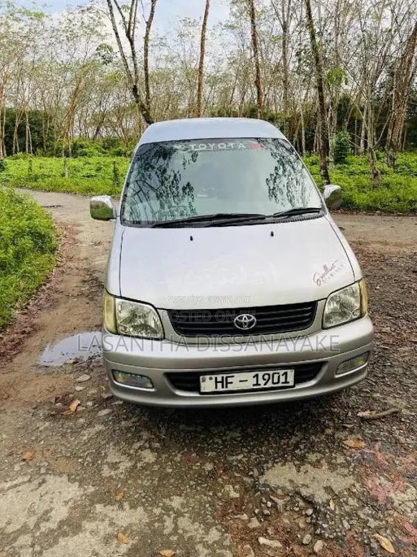 Toyota Noah 2003 Van (Used)