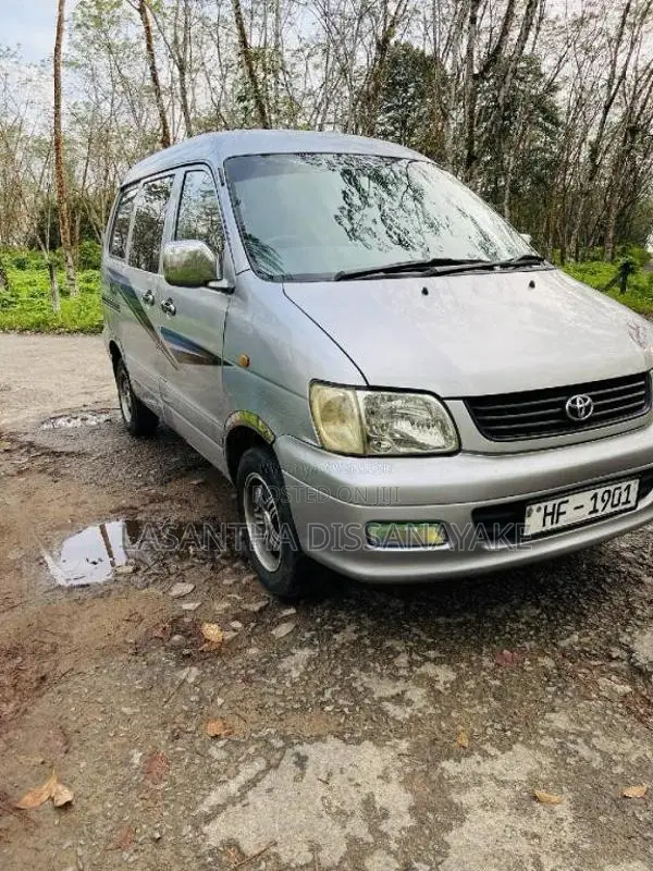 Toyota Noah 2003 Van (Used)