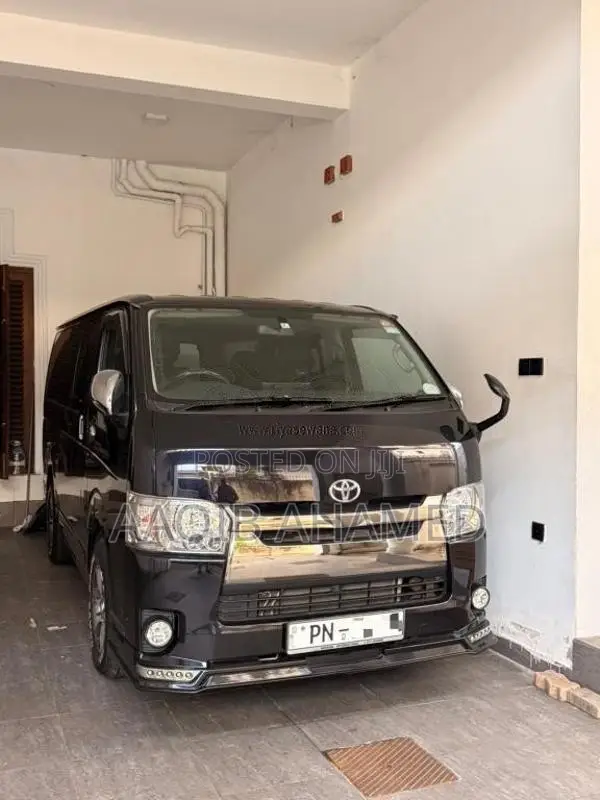 Toyota KDH 2016 Van (Used)