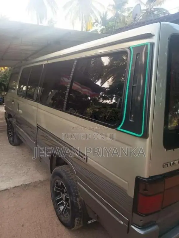 Nissan Caravan 1995 Van (Used)