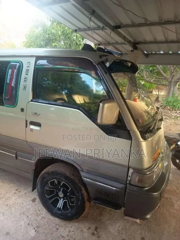 Nissan Caravan 1995 Van (Used)