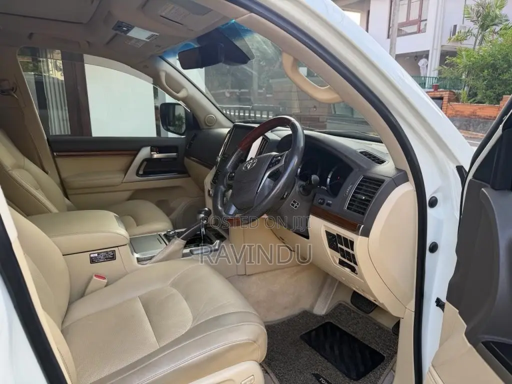 Toyota Land Cruiser V8 ZX 2015 SUV (Used)