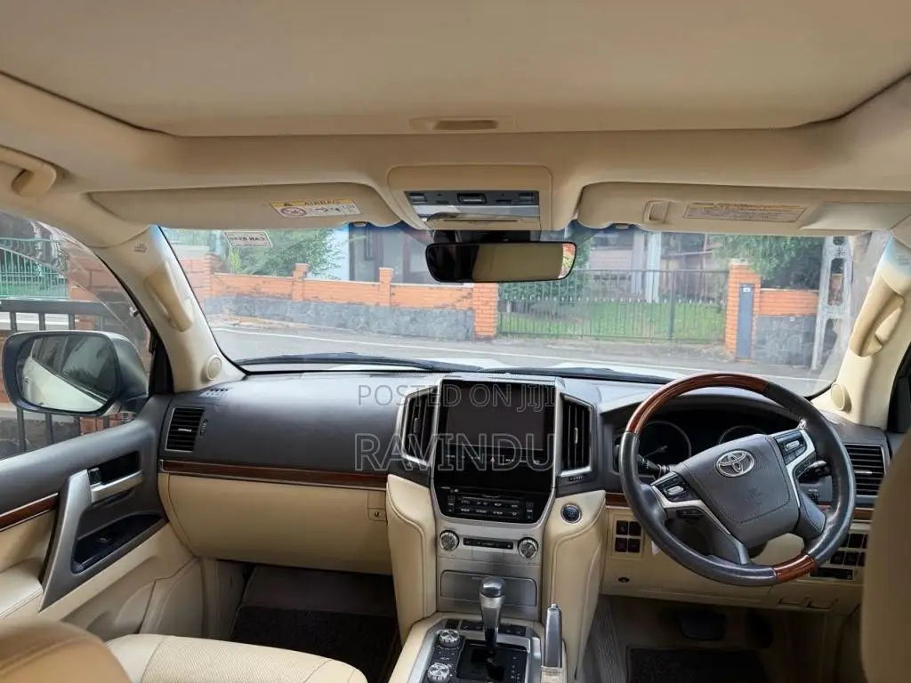 Toyota Land Cruiser V8 ZX 2015 SUV (Used)