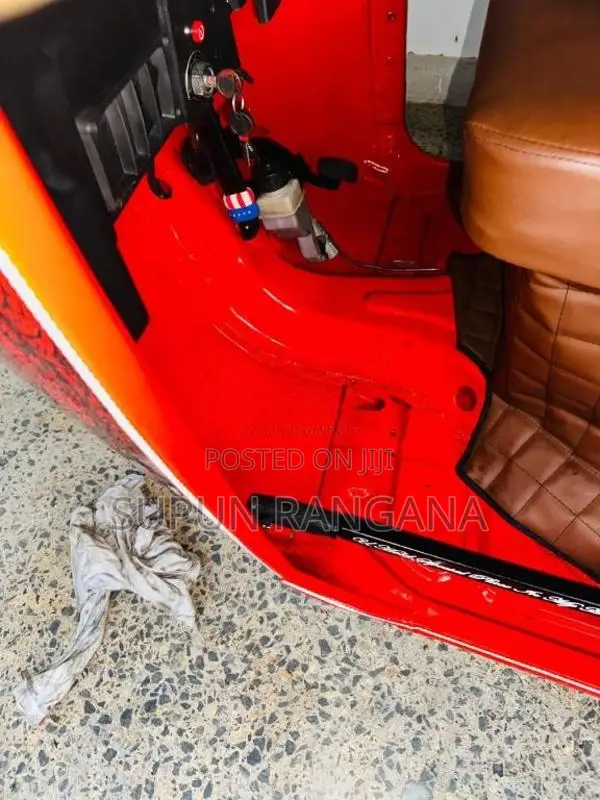 Bajaj RE 205 2011 Three Wheel (Used)