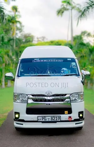 Toyota KDH 2012 Van (Used)