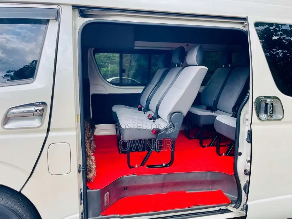 Toyota KDH 2012 Van (Used)