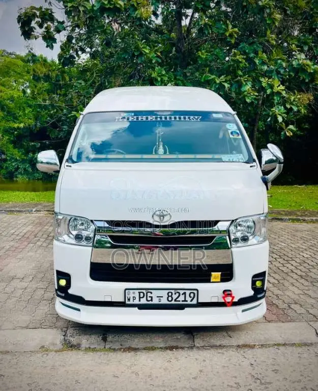 Toyota KDH 2012 Van (Used)