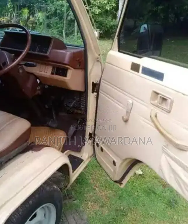 Mitsubishi L300 Deisel 1986 Van (Used)
