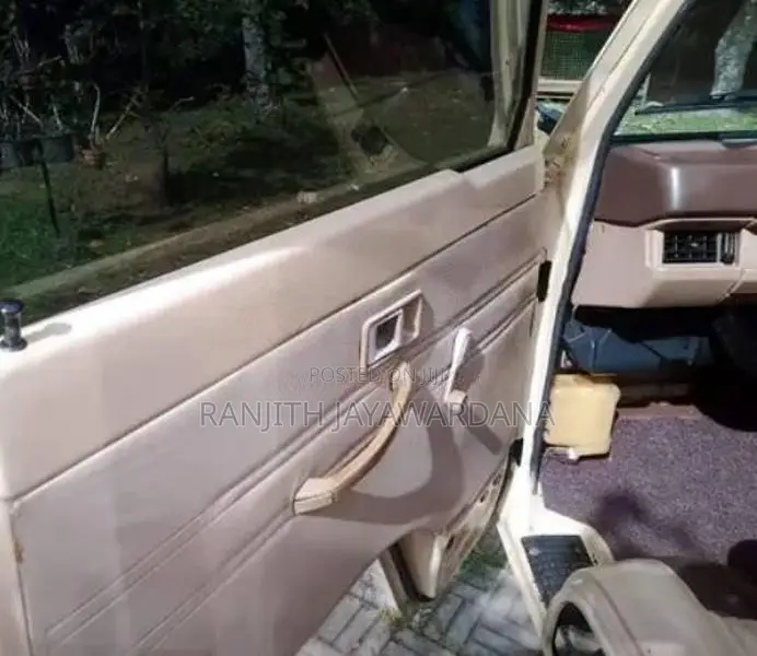 Mitsubishi L300 Deisel 1986 Van (Used)