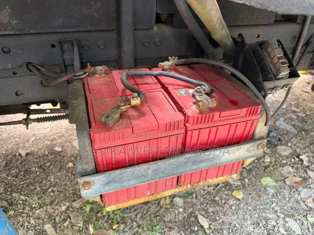 Mitsubishi Canter Boom 1990 Lorry (Used)