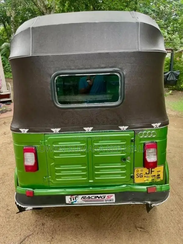 Bajaj 2 Stroke 2004 Three Wheel (Used)