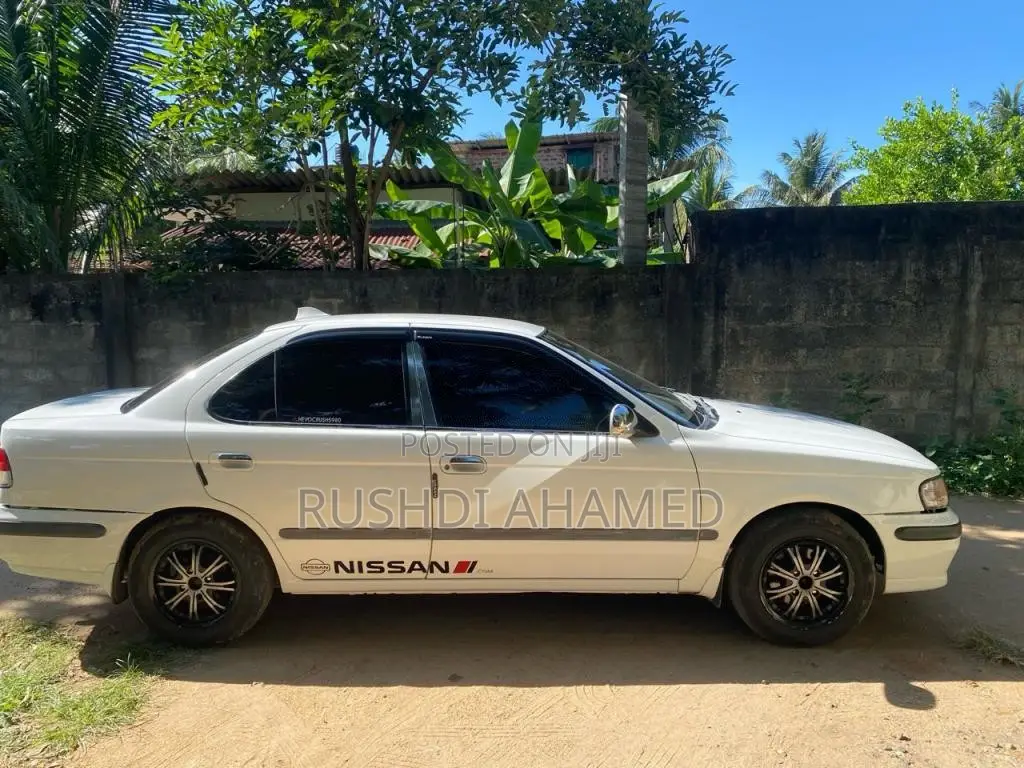 Nissan Sunny FB15 2000 Car (Used)