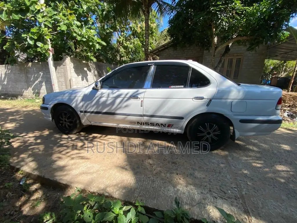 Nissan Sunny FB15 2000 Car (Used)