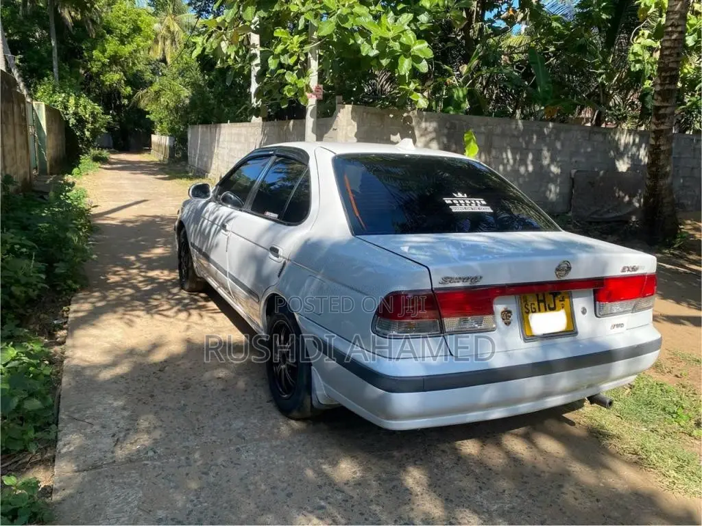 Nissan Sunny FB15 2000 Car (Used)