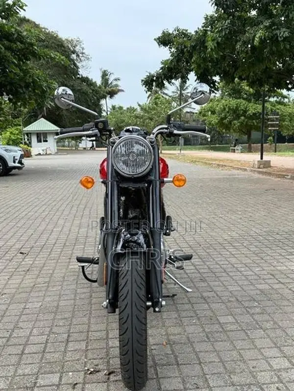 Royal Enfield Classic 350 Redditch Red 2026