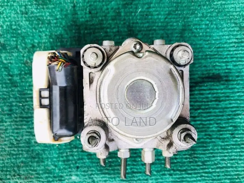 Toyota Vitz KSP90 ABS Unit