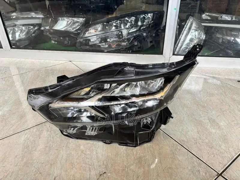 Nissan B46W Dayz Highway Star Head Light
