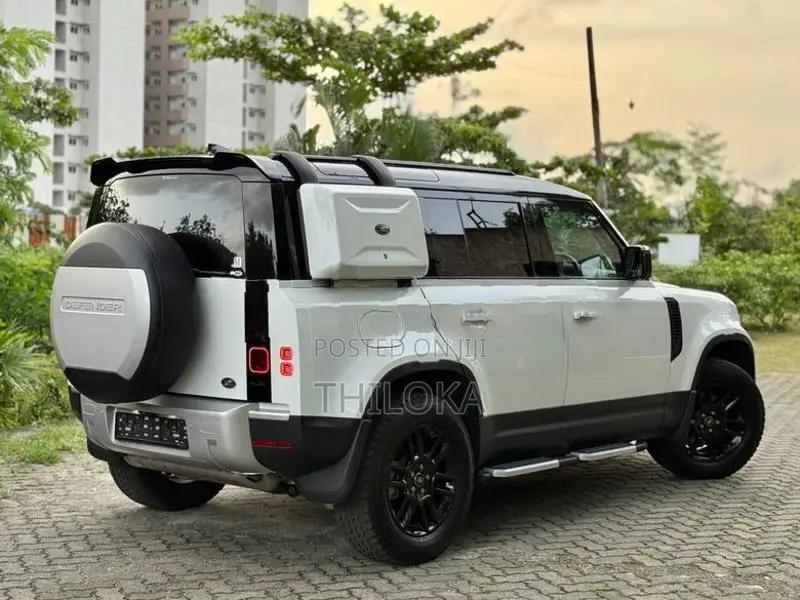 Land Rover Defender P300 SE X Dynamic 2023