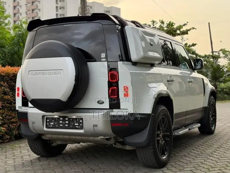 Land Rover Defender P300 SE X Dynamic 2023
