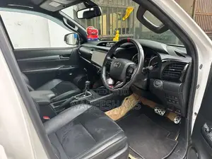 Toyota Hilux GR SPORTS 2024